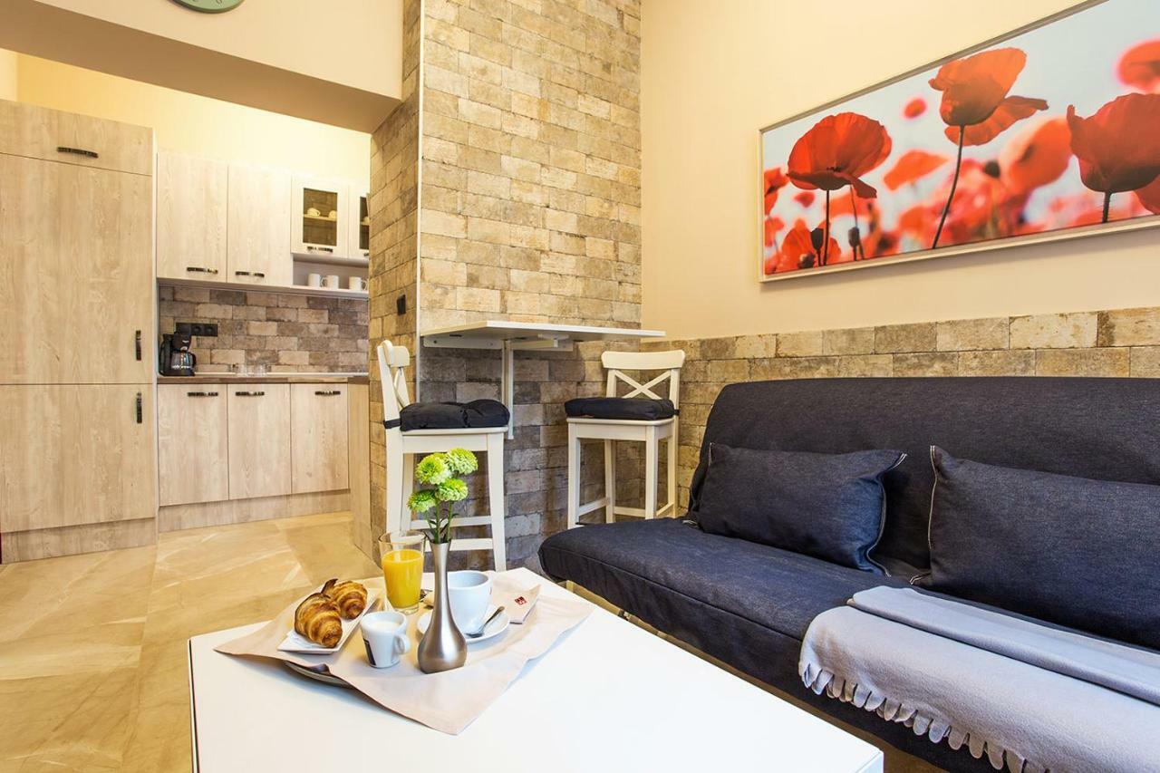 One-Bedroom Apartment,830270897:JPEG